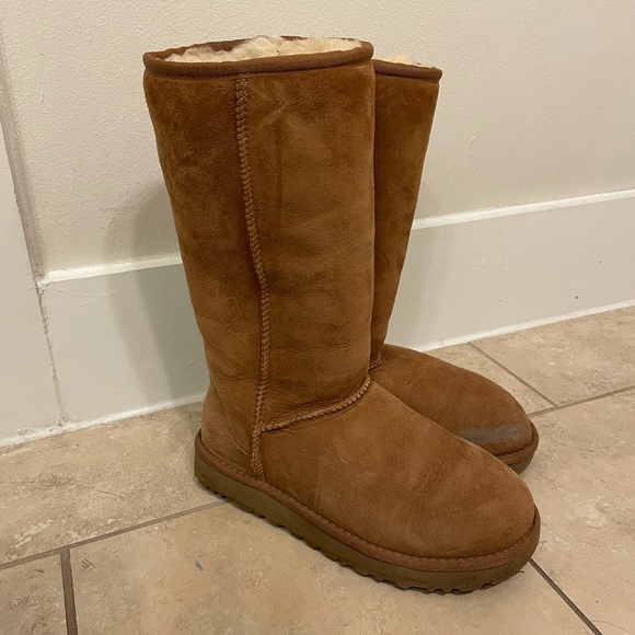 Tall Chestnut UGG - Picture 2 of 4